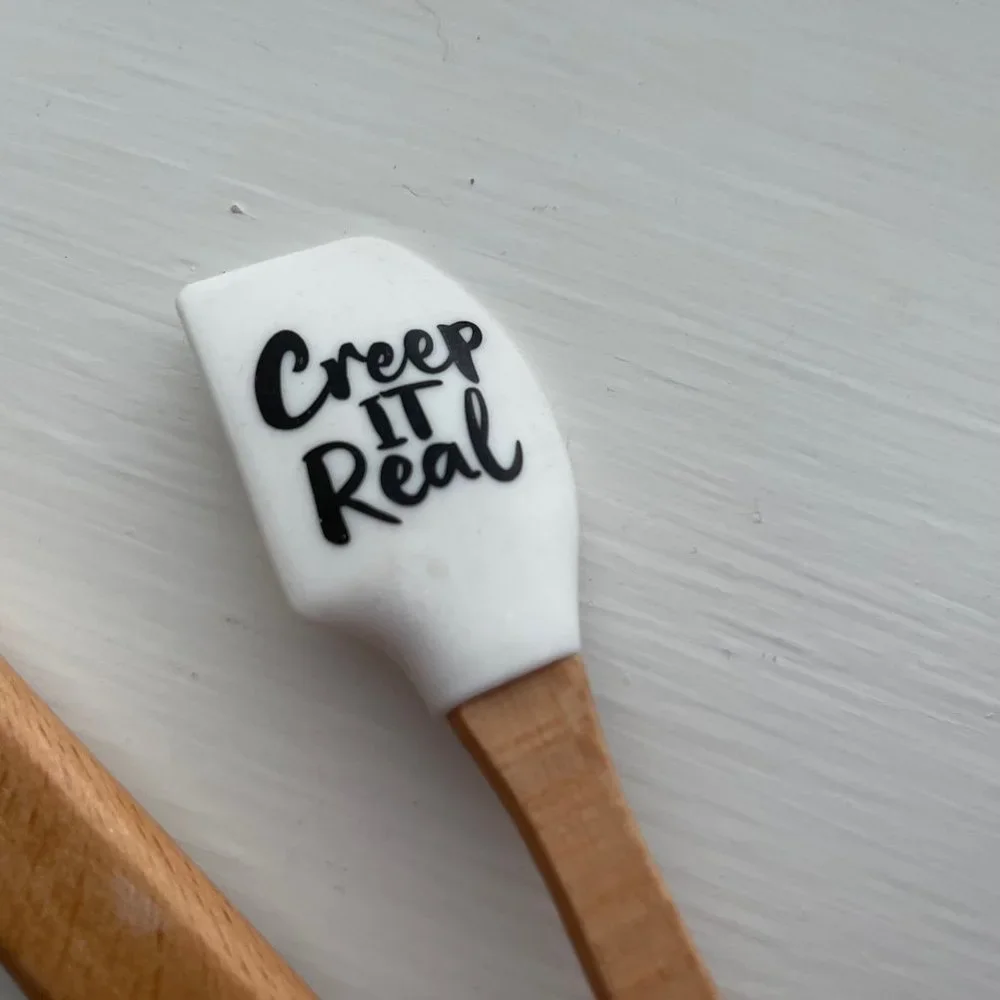 New Creep It Real and Skull Set of 2 Silicone Spatulas the Bake Shop
